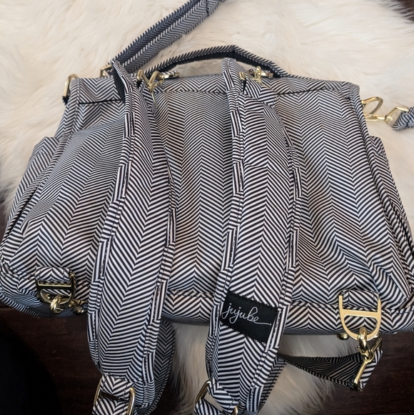 Jujube BFF Chromatics Black and White Chevron Diaper Breast Pump Bag Backpack - Picture 8 of 12